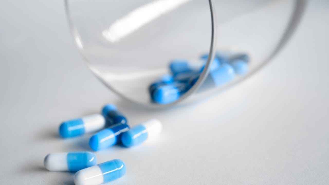 Supplement capsules and vitamins for longevity support